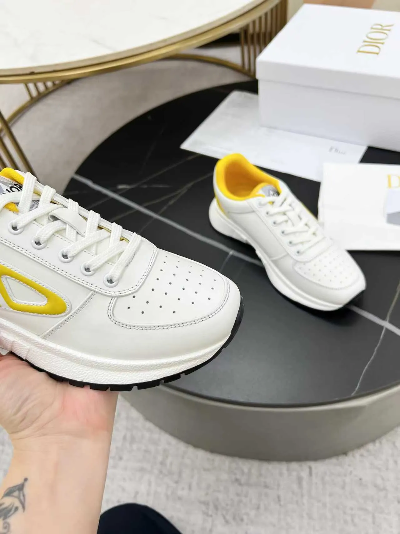 [Dior Dior] P: 640💰Couple model Size: Female: 35-40 (41 customized), male 39-44. (45 customized) 2025 Dior Dior autumn and winter new products🌹Fashion and trends coexist. Imported cowhide is customized one to one. Fabric; cowhide. Lining: Breathable mesh. Outsole: TPU.